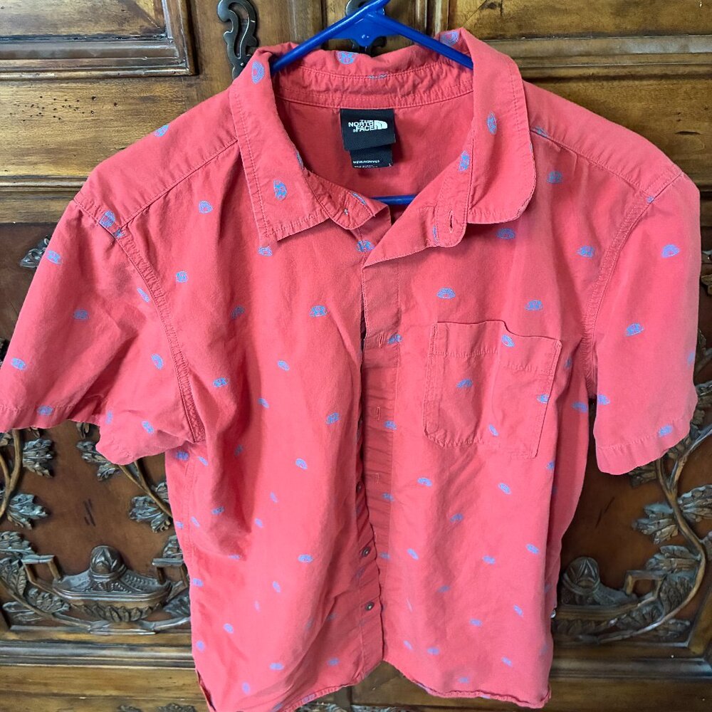 The North Face Shirt Men's Large Baytrail  Hiker All Over Print Button Up Salmon